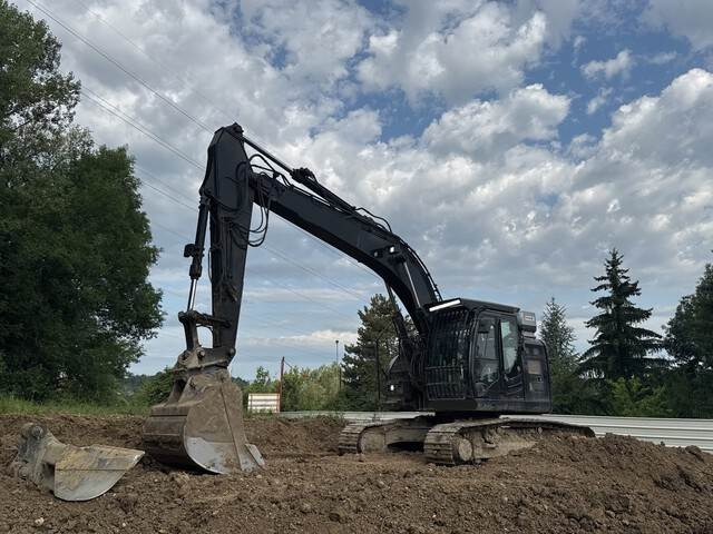 Hitachi ZX225USLC-6 - Crawler excavator: picture 1 Hitachi ZX225USLC-6 - Crawler excavator: picture 1
