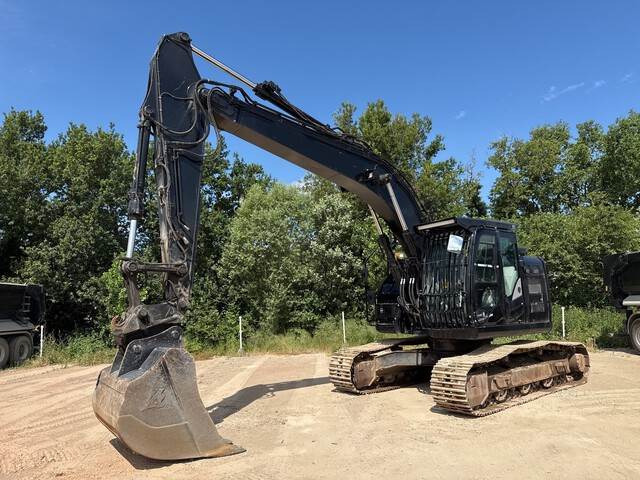 Hitachi ZX225USLC-6 - Crawler excavator: picture 1 Hitachi ZX225USLC-6 - Crawler excavator: picture 1