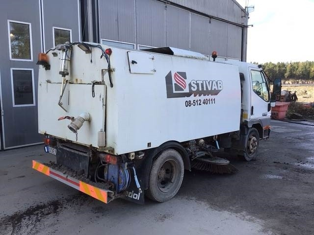 Mitsubishi Canter - Road sweeper: picture 3 Mitsubishi Canter - Road sweeper: picture 3