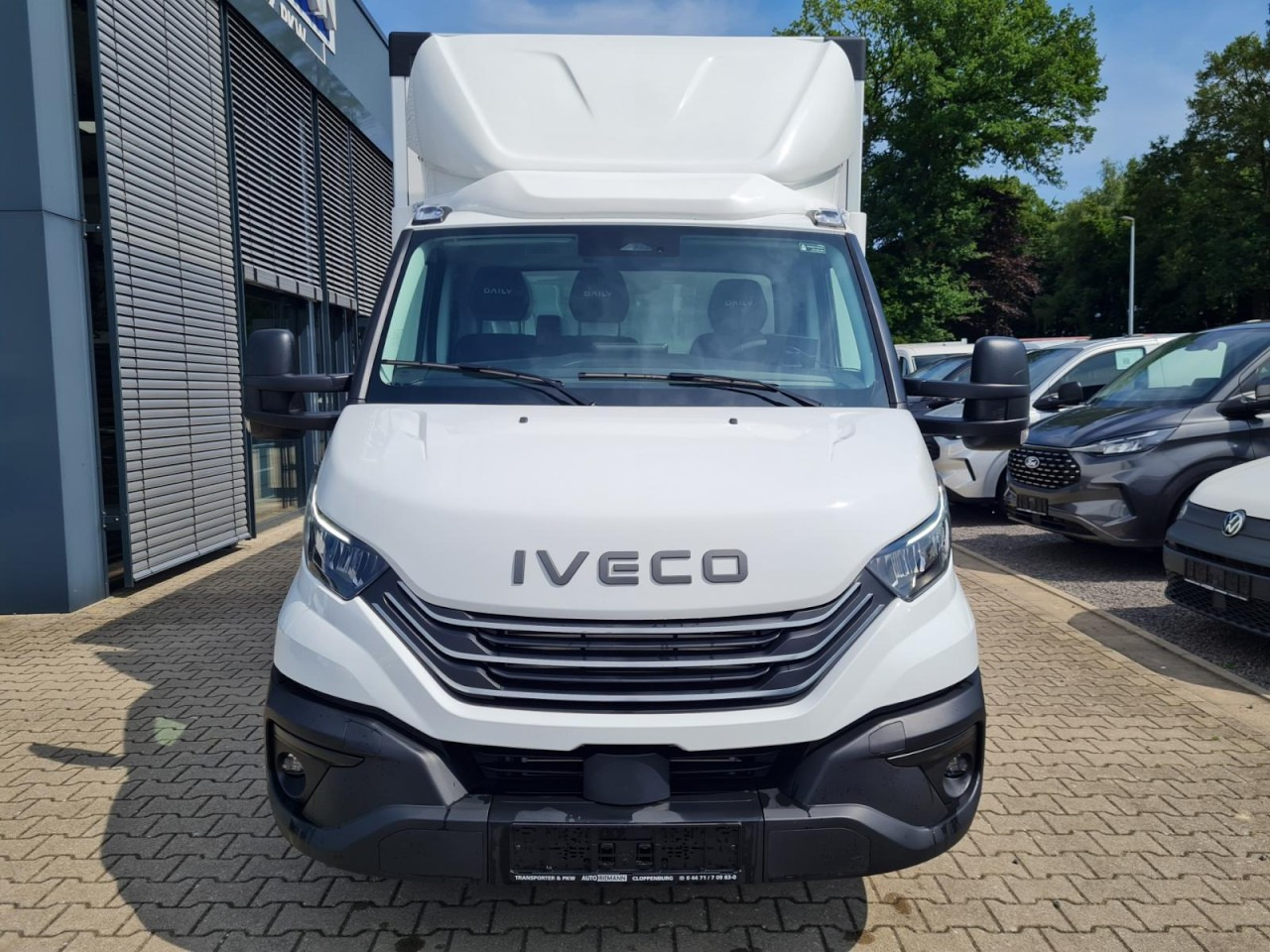 Iveco DAILY 35S18 Koffer Automatik ALU KAMERA NAVI TEMPOMAT - Box van: picture 2 Iveco DAILY 35S18 Koffer Automatik ALU KAMERA NAVI TEMPOMAT - Box van: picture 2