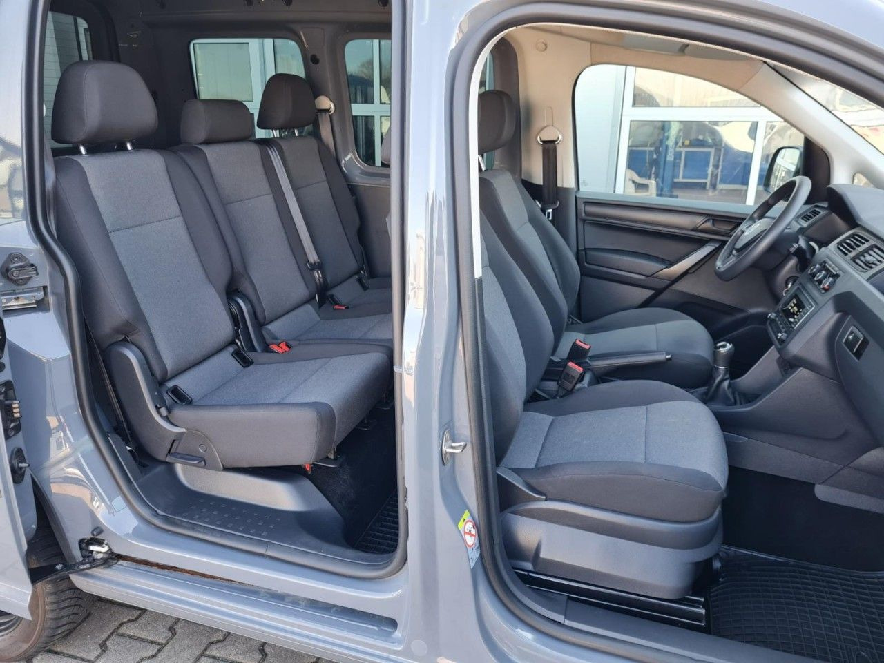 Volkswagen Caddy Kombi 4Motion TDi 5-Sitze KLIMA STHZ TEMPO - Passenger van: picture 5 Volkswagen Caddy Kombi 4Motion TDi 5-Sitze KLIMA STHZ TEMPO - Passenger van: picture 5