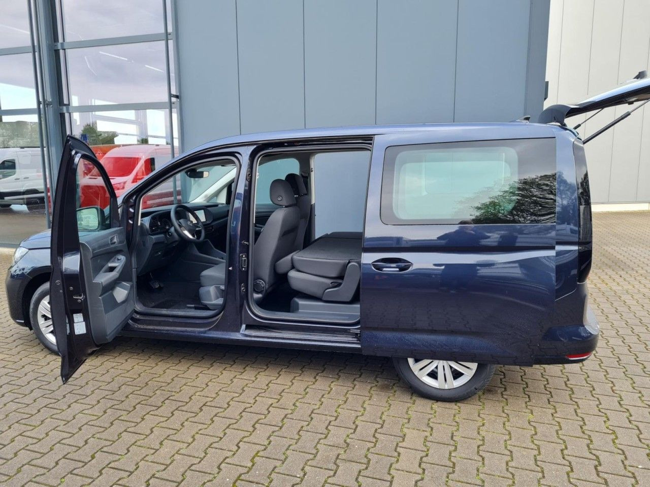 Car Volkswagen Caddy Maxi Kombi 7-Sitze 1.5 TSI DSG NAVI/APP TE: picture 21