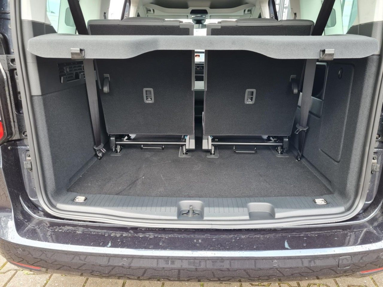 Car Volkswagen Caddy Maxi Kombi 7-Sitze 1.5 TSI DSG NAVI/APP TE: picture 19