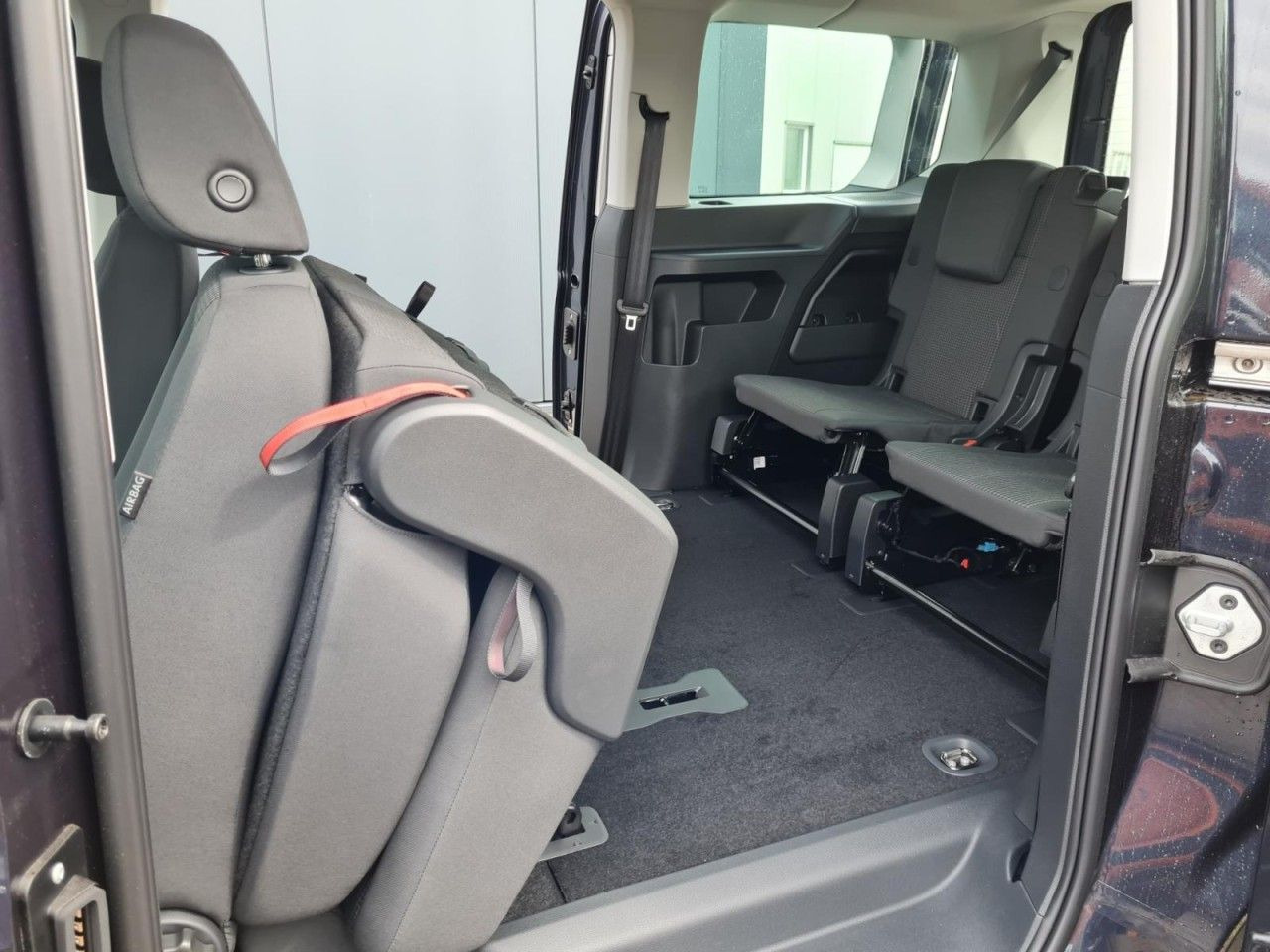 Car Volkswagen Caddy Maxi Kombi 7-Sitze 1.5 TSI DSG NAVI/APP TE: picture 18