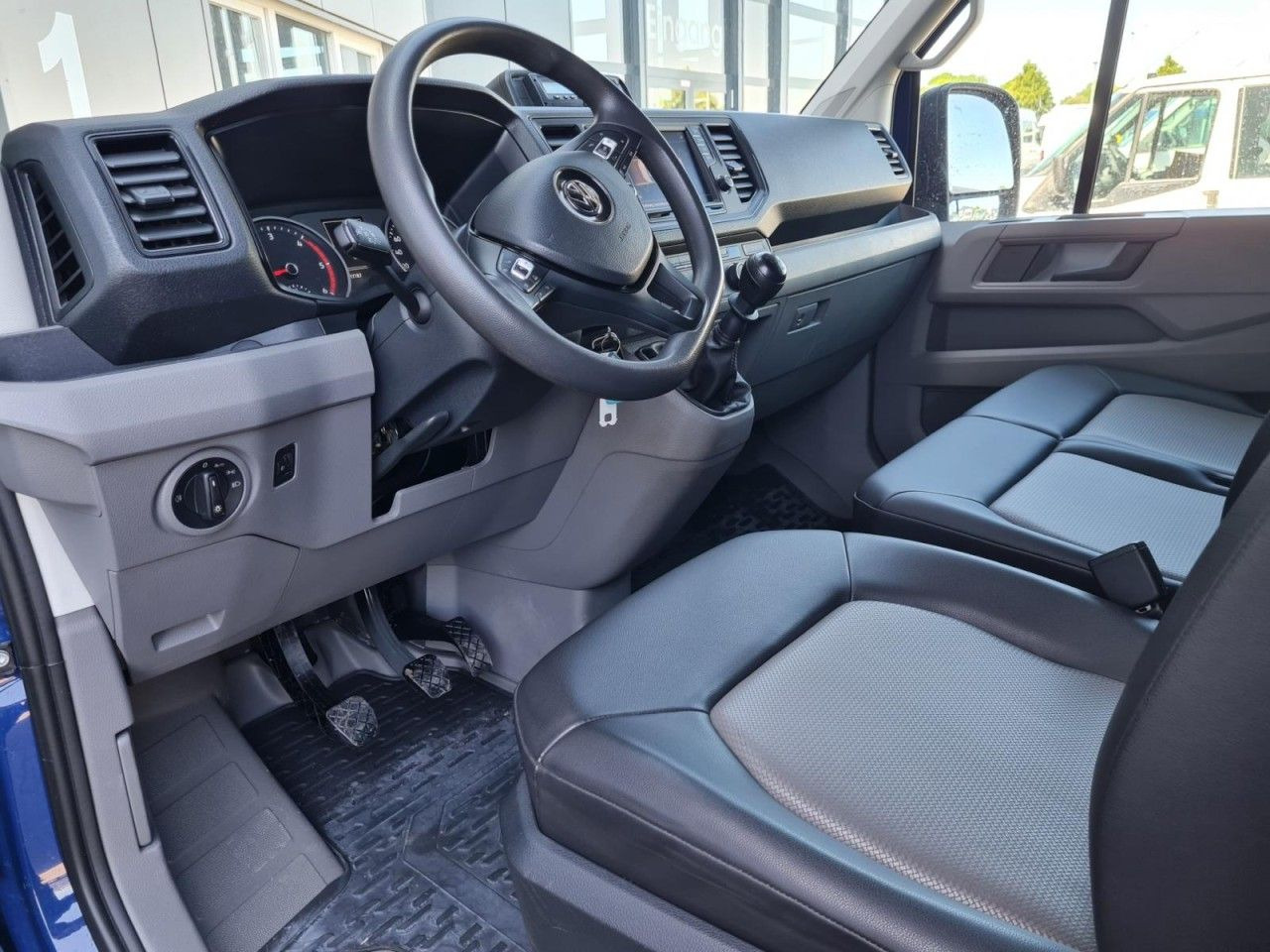 Panel van Volkswagen Crafter 35 Kasten TDI MR L3H3 RWD AHK: picture 9