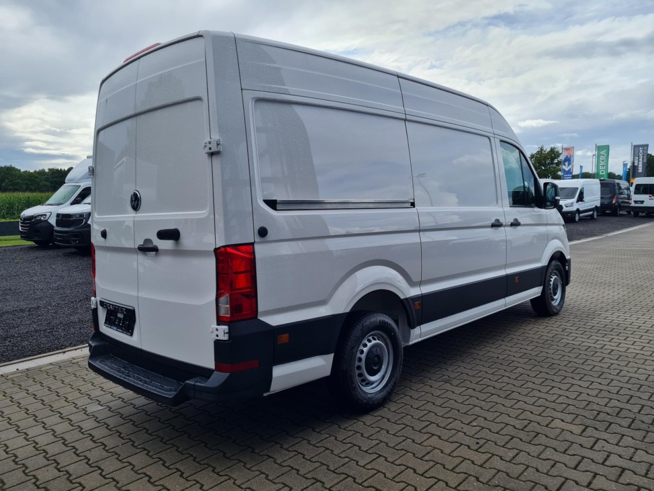 Volkswagen Crafter 35 Kasten TDI MR PDC WERKSTATTEINRICHTUNG - Panel van: picture 4 Volkswagen Crafter 35 Kasten TDI MR PDC WERKSTATTEINRICHTUNG - Panel van: picture 4