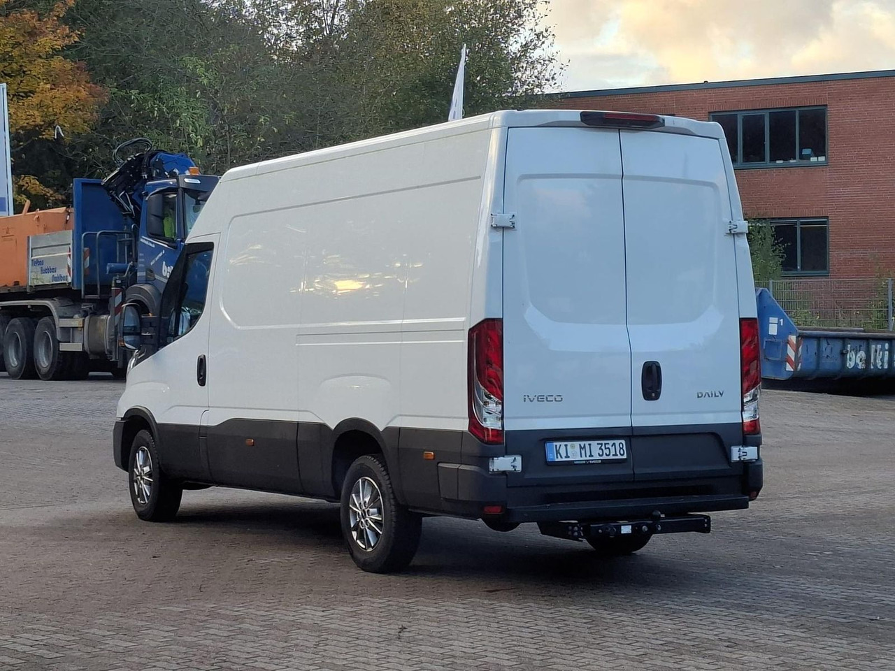 Iveco 35S18HA8V *AHK*RADIO*KAMERA*KLIMA* - Panel van: picture 3 Iveco 35S18HA8V *AHK*RADIO*KAMERA*KLIMA* - Panel van: picture 3