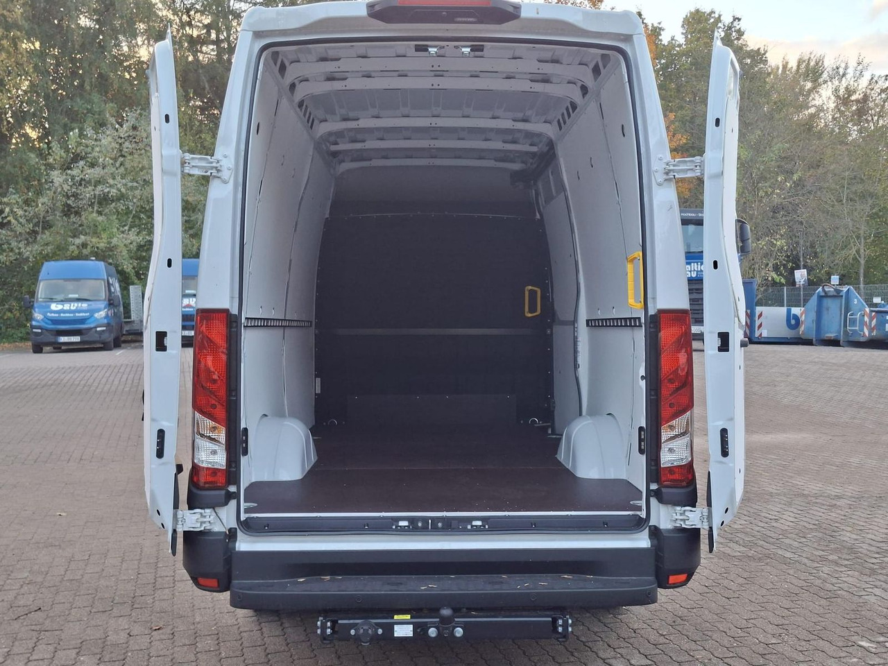 Panel van Iveco 35S18HA8V *AHK*RADIO*KAMERA*KLIMA*: picture 6 Panel van Iveco 35S18HA8V *AHK*RADIO*KAMERA*KLIMA*: picture 6