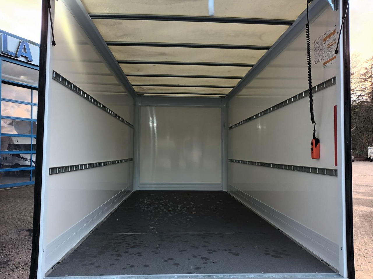 Iveco Daily 35S16HA8 Koffer*LBW*Rückfahrkamera* ab ... - Box van: picture 5 Iveco Daily 35S16HA8 Koffer*LBW*Rückfahrkamera* ab ... - Box van: picture 5