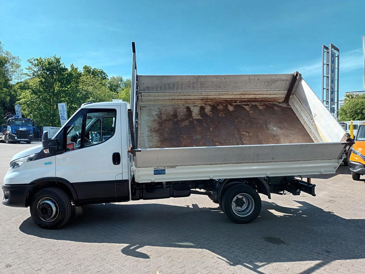 Iveco Daily 70C18H Meiler Dreiseitenkipper, AHK, Klima - Tipper van: picture 3 Iveco Daily 70C18H Meiler Dreiseitenkipper, AHK, Klima - Tipper van: picture 3