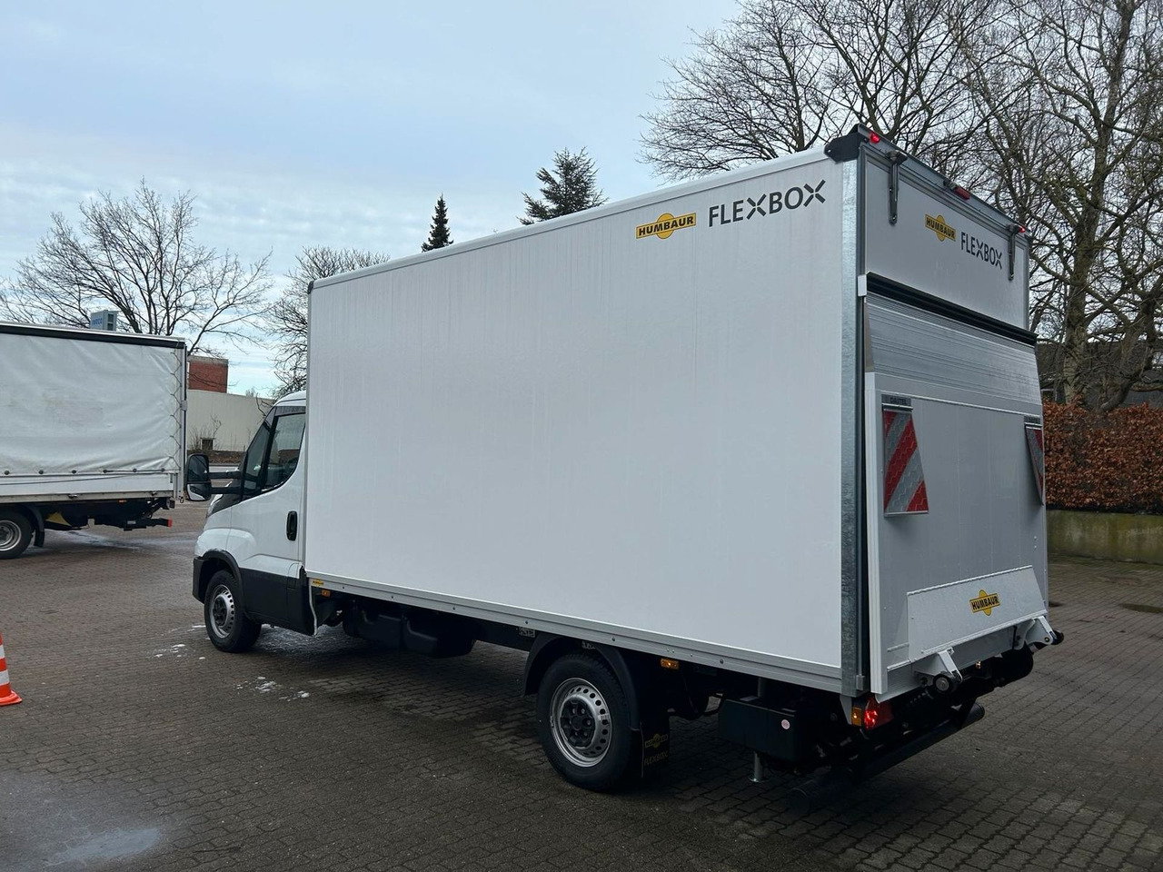 Iveco Daily Koffer 35S14H 3,0 LBW Kamera 115 kW (15... - Box van: picture 4 Iveco Daily Koffer 35S14H 3,0 LBW Kamera 115 kW (15... - Box van: picture 4
