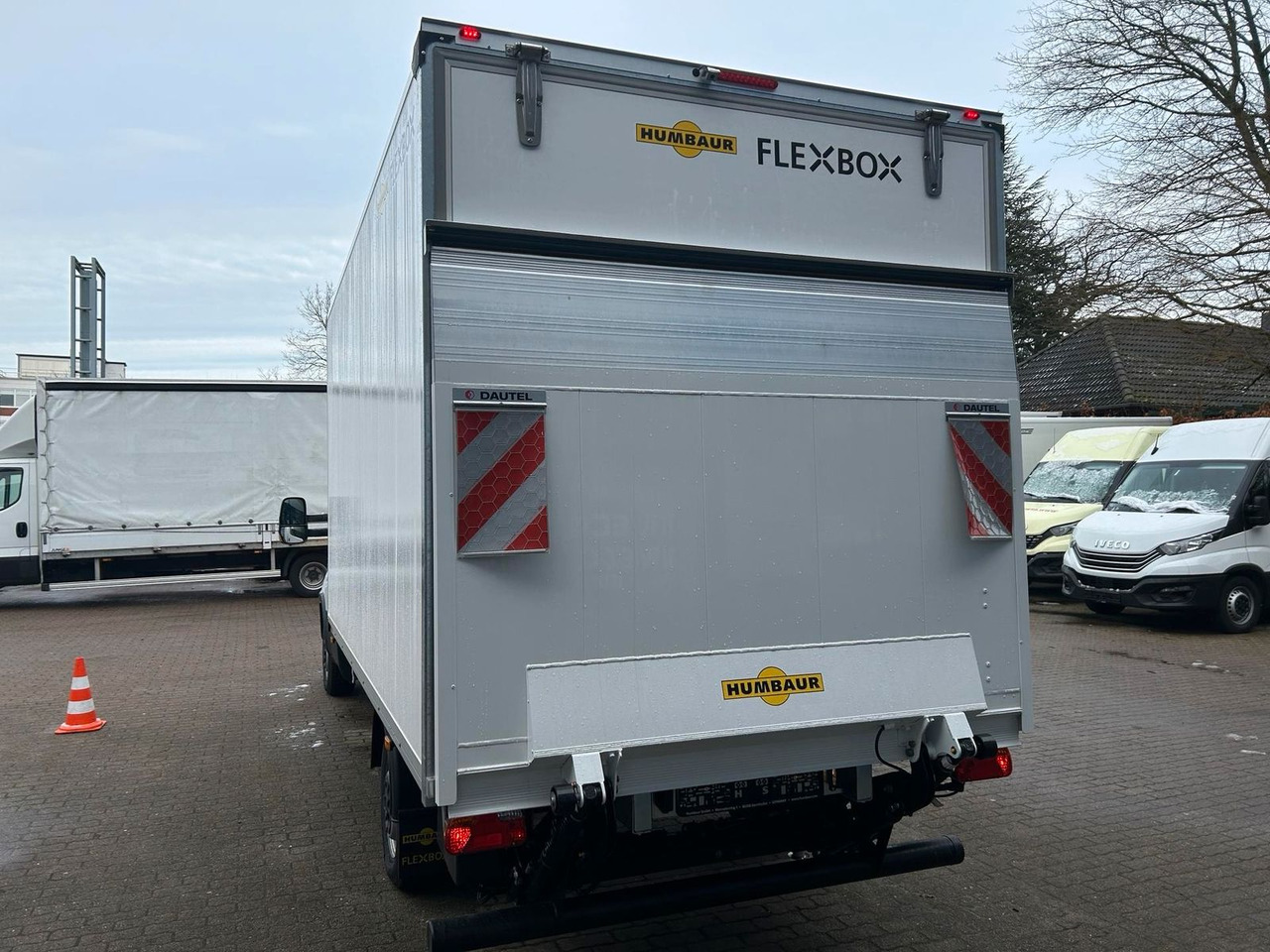 Iveco Daily Koffer 35S14H 3,0 LBW Kamera 115 kW (15... - Box van: picture 5 Iveco Daily Koffer 35S14H 3,0 LBW Kamera 115 kW (15... - Box van: picture 5