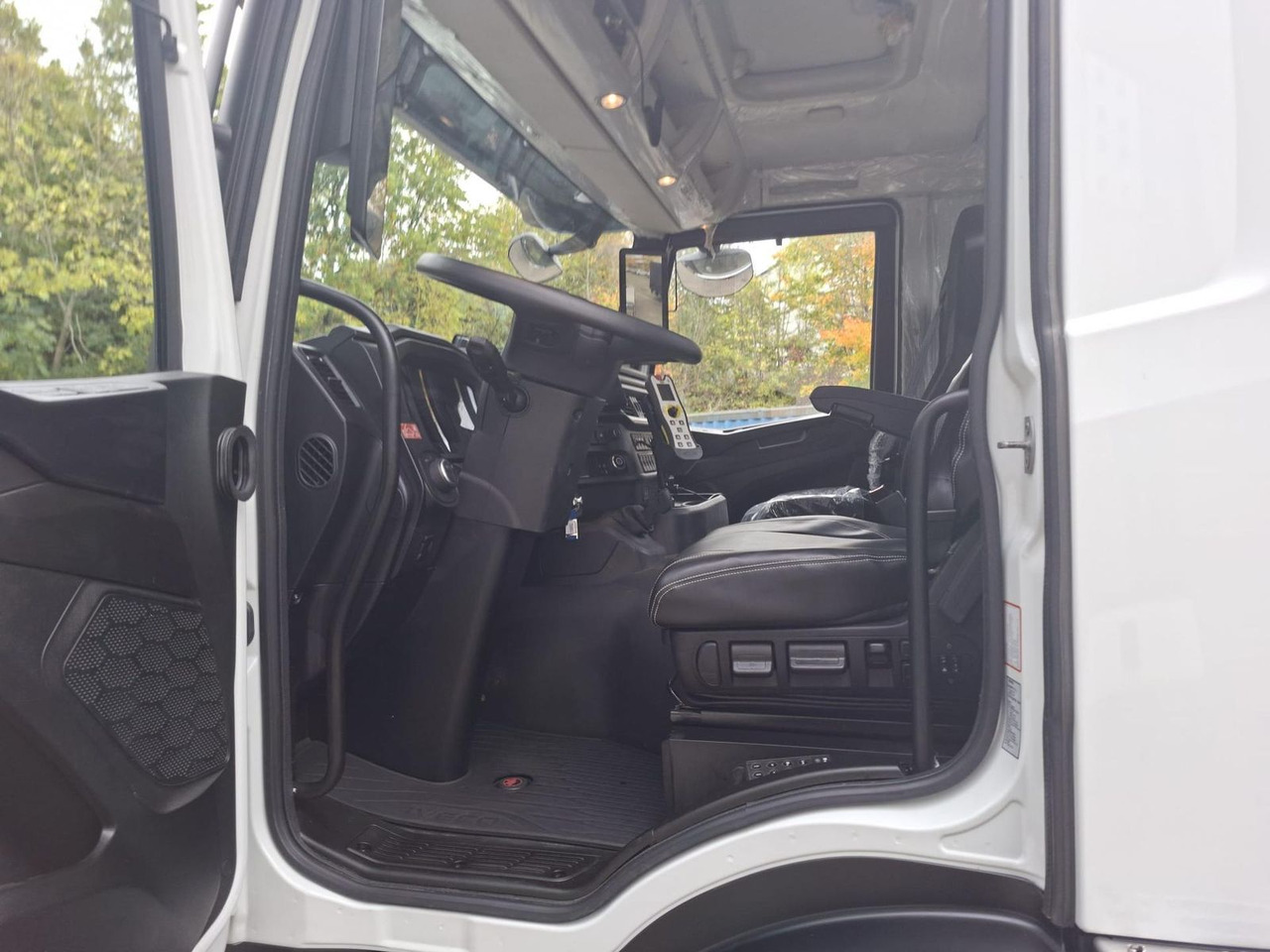 Tipper Iveco X-Way AD300X46Z/P HR OFF MEILER ABROLLKIPPER ...: picture 15