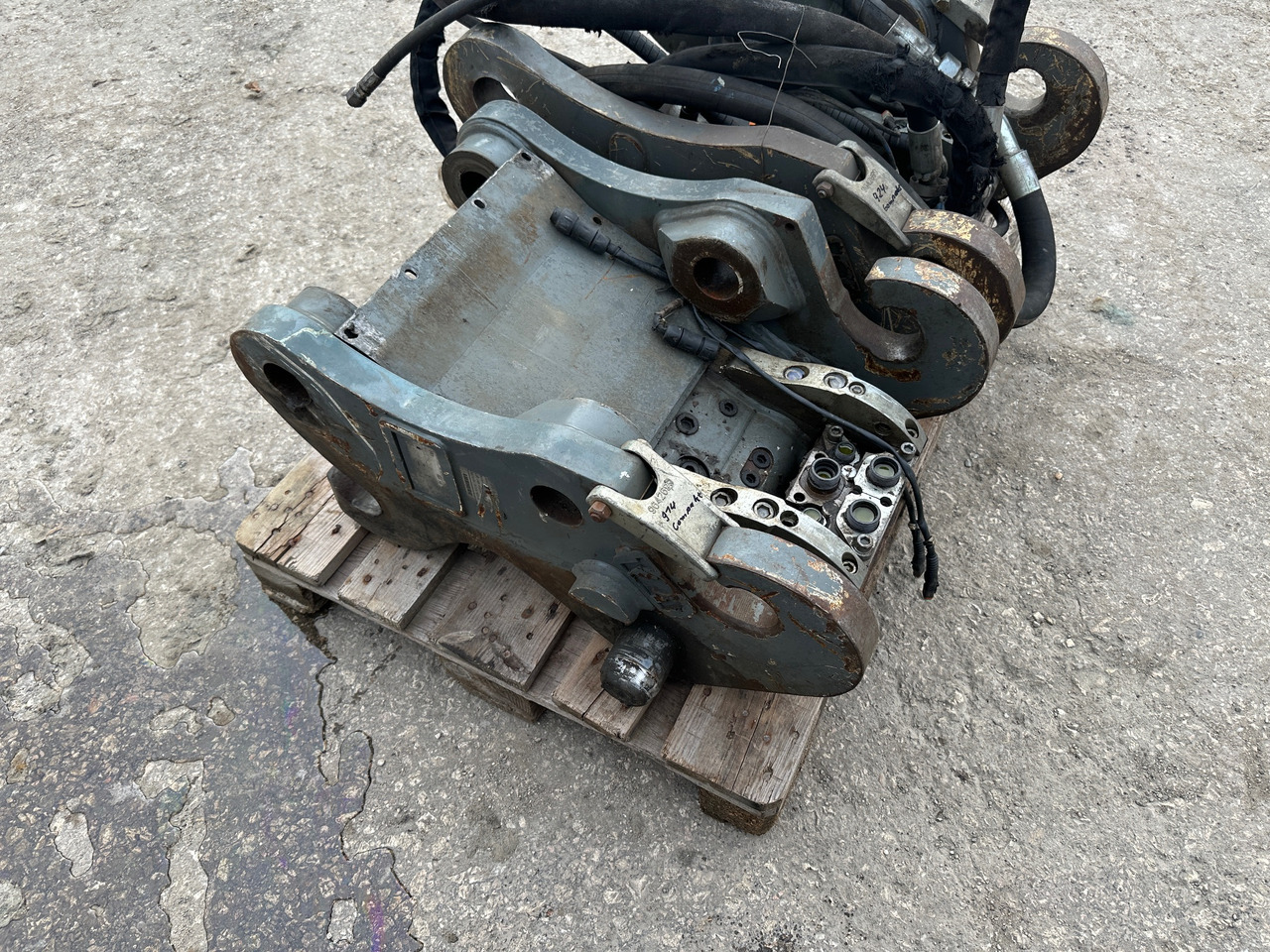 Likufix Liebherr SWA48 Schnellwechsler Vollhydraulisch 924 Compact - Quick coupler: picture 1 Likufix Liebherr SWA48 Schnellwechsler Vollhydraulisch 924 Compact - Quick coupler: picture 1