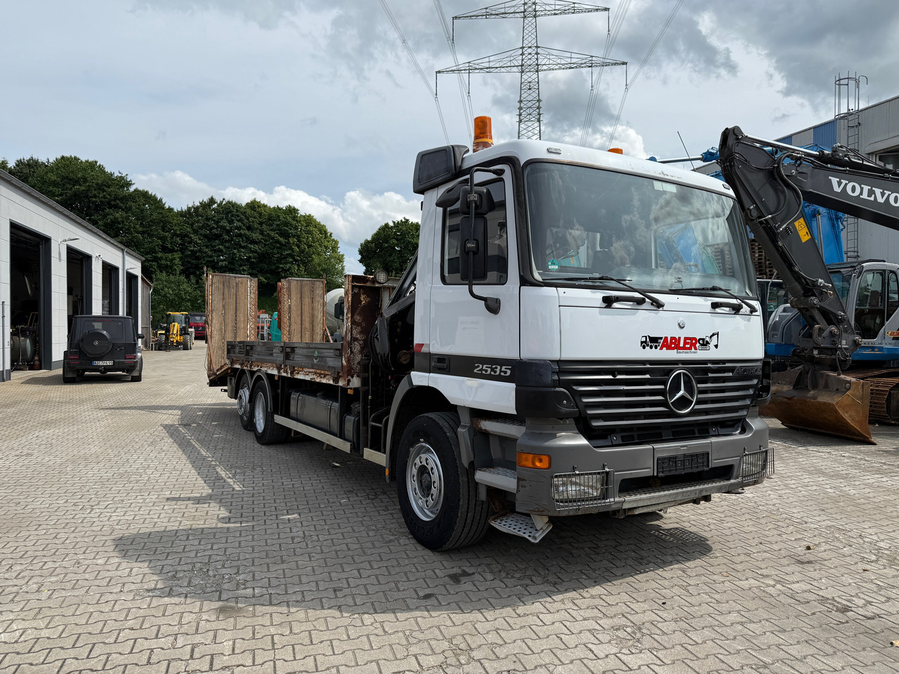 Mercedes-Benz 2535 Actros MP1 Baumaschinentransporter mit Kran und Rampen - Autotransporter truck, Crane truck: picture 3 Mercedes-Benz 2535 Actros MP1 Baumaschinentransporter mit Kran und Rampen - Autotransporter truck, Crane truck: picture 3