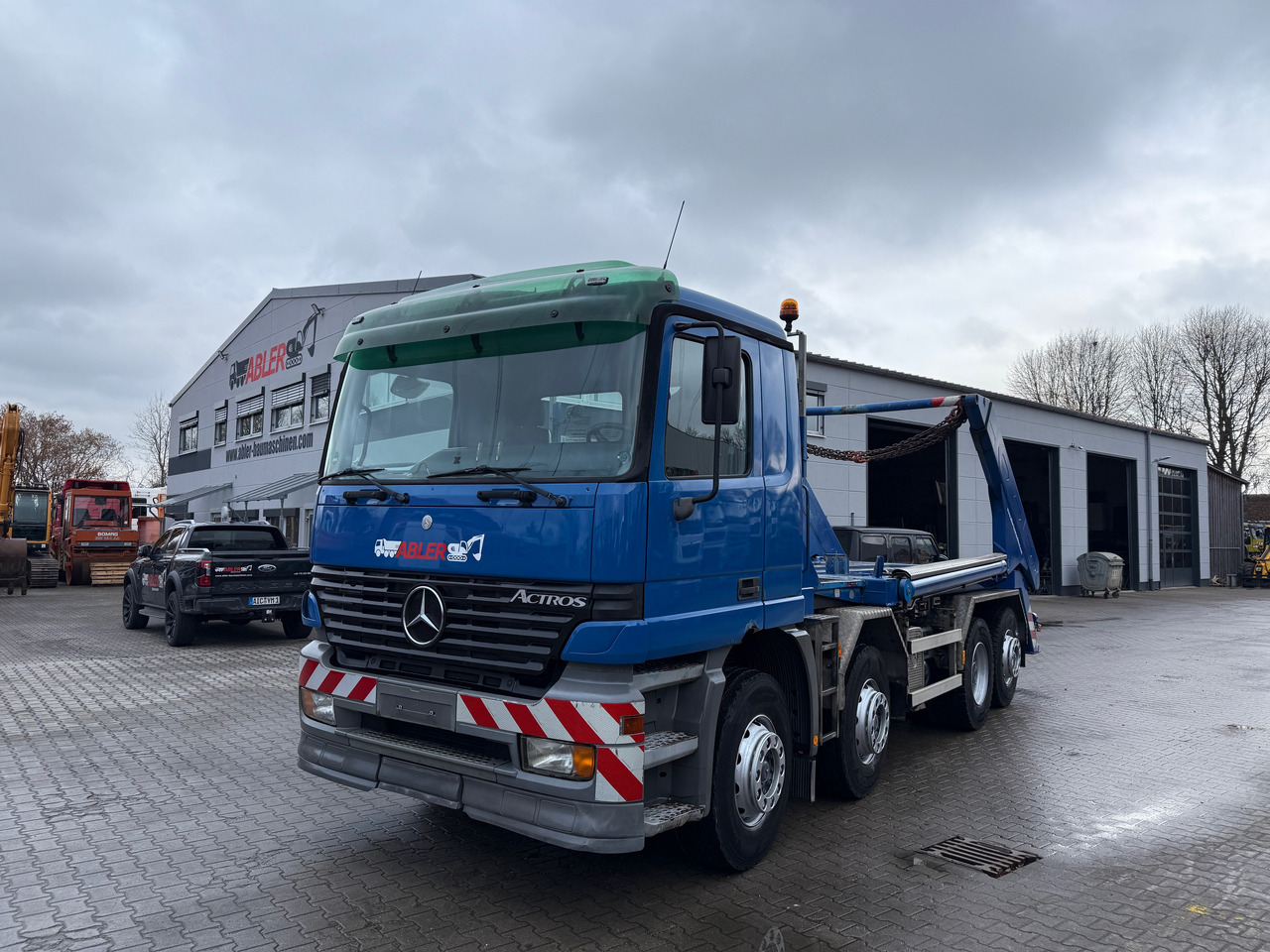 Mercedes-Benz 3243 Actros MP1 4-Achs Absetzkipper - Skip loader truck: picture 2 Mercedes-Benz 3243 Actros MP1 4-Achs Absetzkipper - Skip loader truck: picture 2