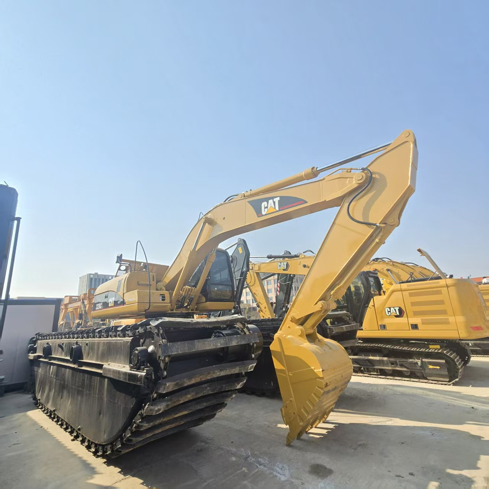 Amphibious excavator Caterpillar 320C: picture 10