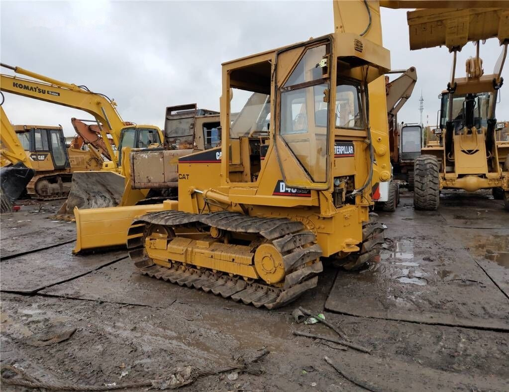 Caterpillar D4C - Bulldozer: picture 4 Caterpillar D4C - Bulldozer: picture 4