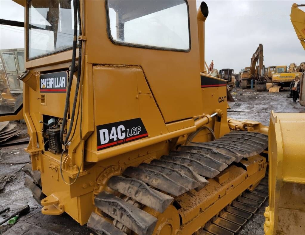 Caterpillar D4C - Bulldozer: picture 1 Caterpillar D4C - Bulldozer: picture 1