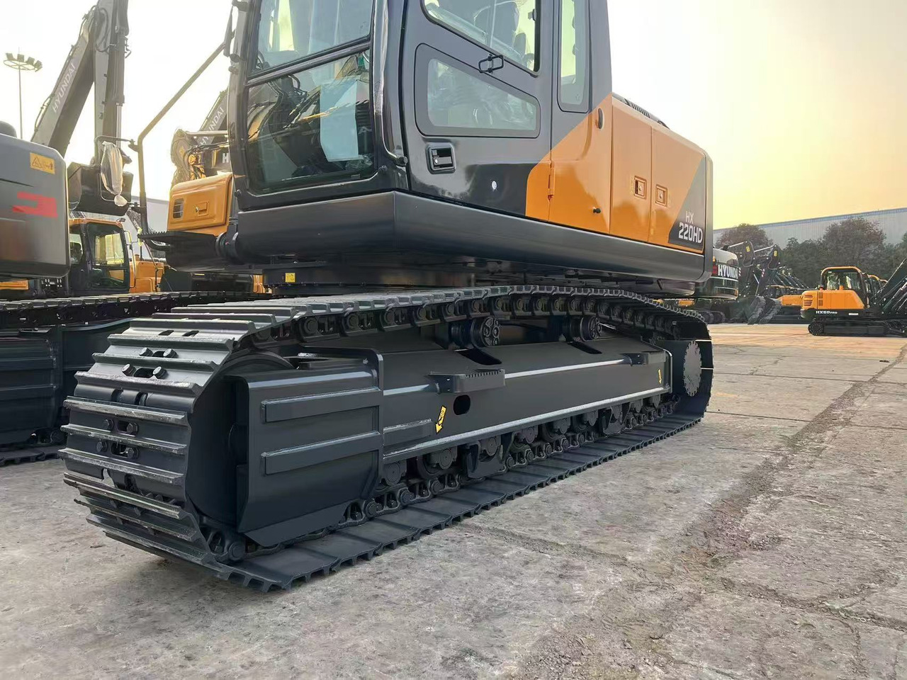 Hyundai HX220HD - Crawler excavator: picture 3 Hyundai HX220HD - Crawler excavator: picture 3