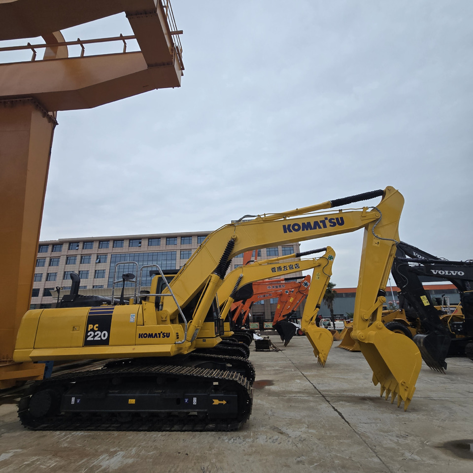 KOMATSU PC220-8 - Excavator: picture 4 KOMATSU PC220-8 - Excavator: picture 4