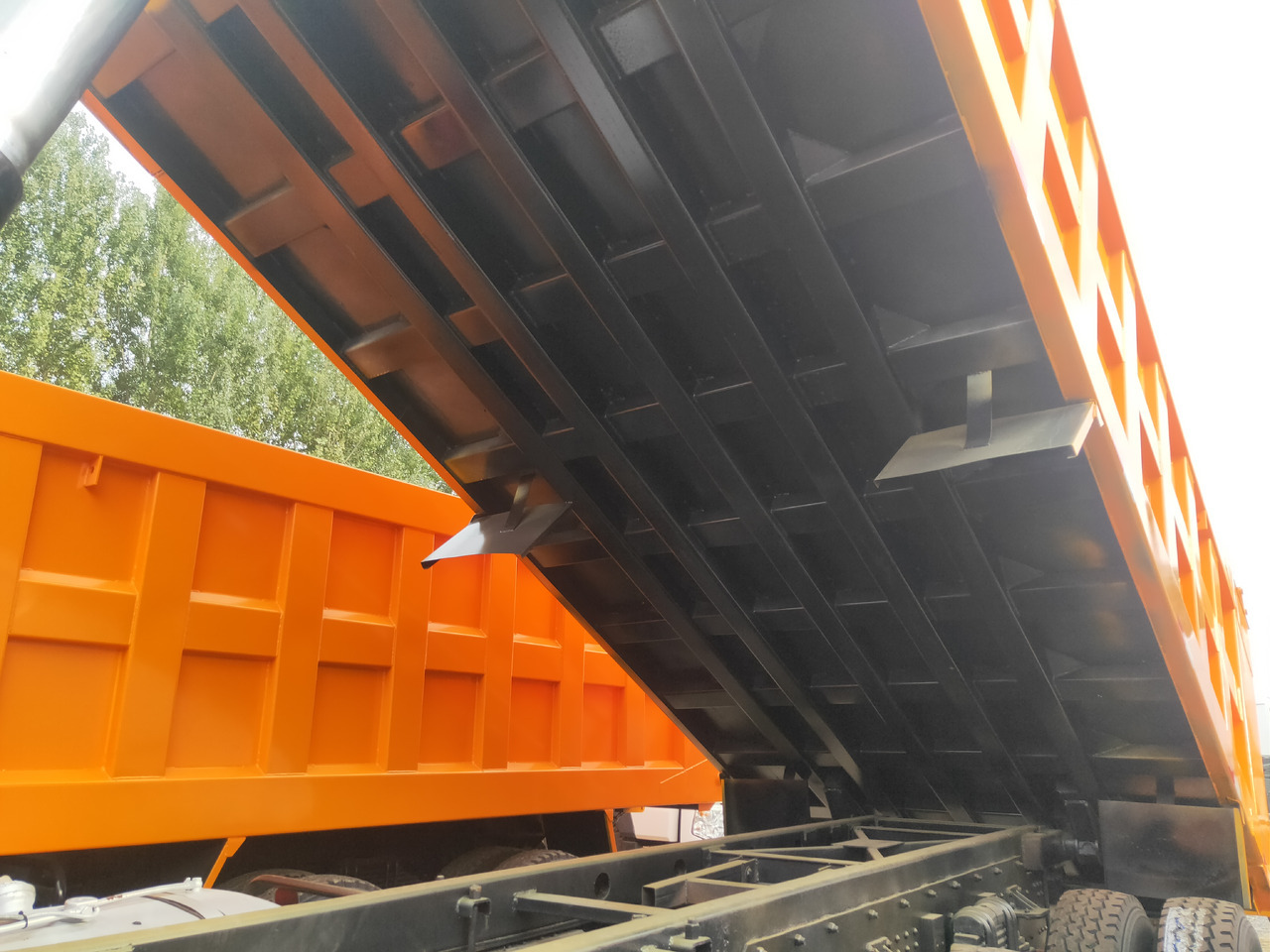 Shacman F3000 6*4 Dump truck - Tipper: picture 2 Shacman F3000 6*4 Dump truck - Tipper: picture 2