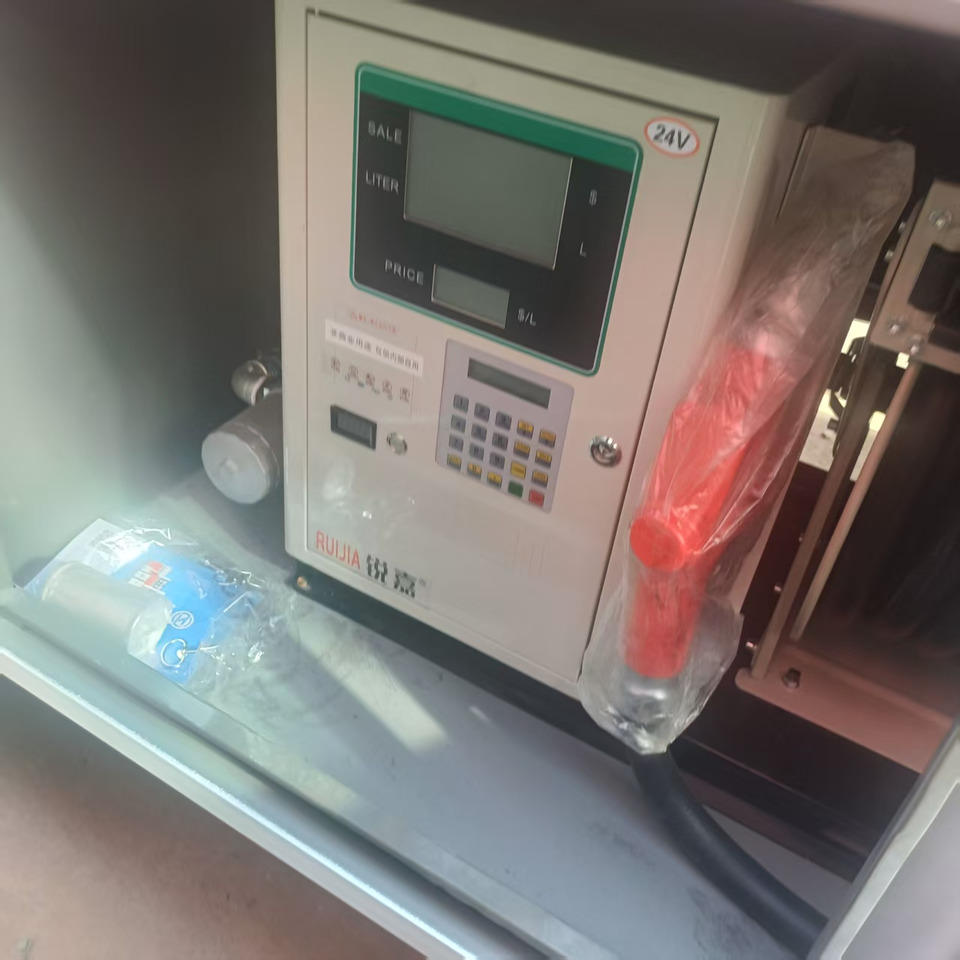 Sinotruk HOWO 371 8*4 Tank truck - Tank truck: picture 4 Sinotruk HOWO 371 8*4 Tank truck - Tank truck: picture 4