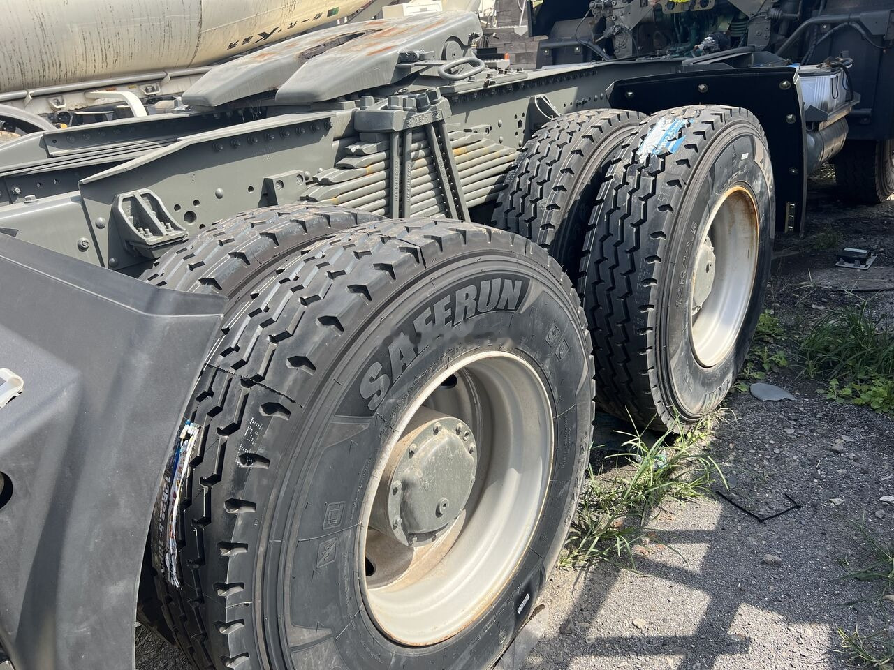 Sinotruk HOWO 420HP 6X4 Tractor - Tractor unit: picture 2 Sinotruk HOWO 420HP 6X4 Tractor - Tractor unit: picture 2