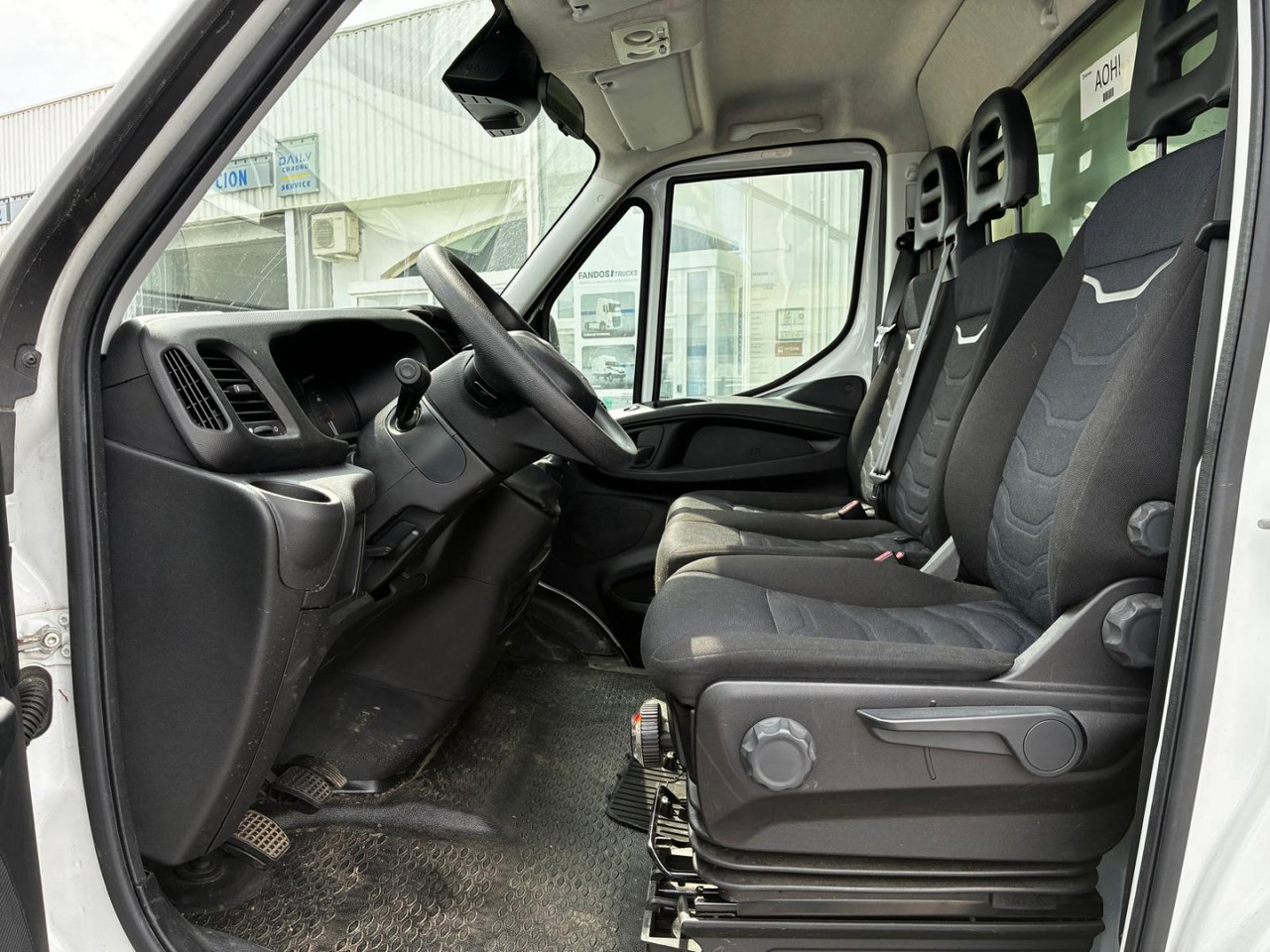 Box van Caja cerrada IVECO 35C16 20m3: picture 6