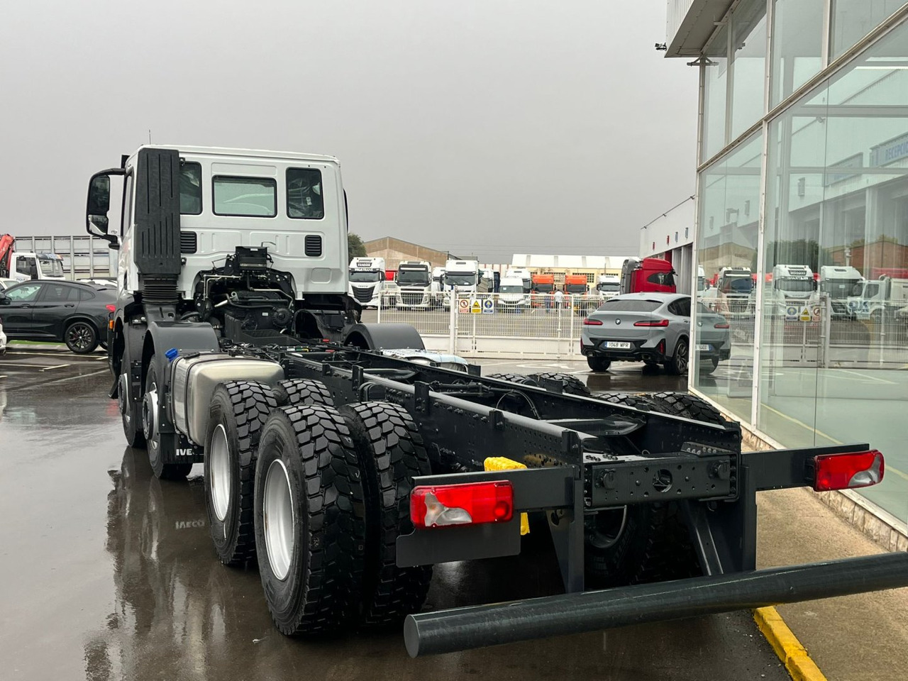 Chasis IVECO T-WAY 510cv 8X4 - Cab chassis truck: picture 4 Chasis IVECO T-WAY 510cv 8X4 - Cab chassis truck: picture 4