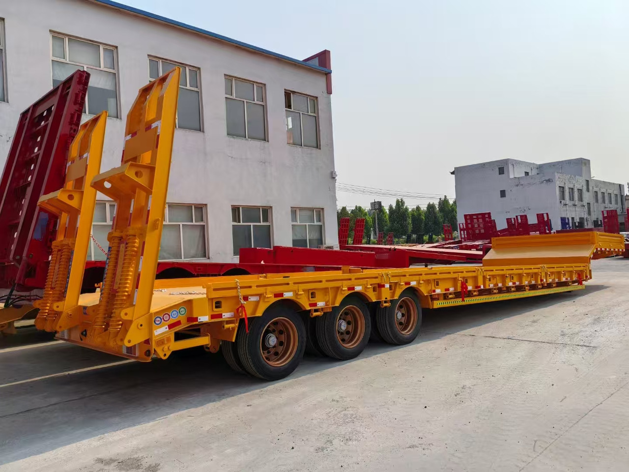 13M Low Bed Semi Trailer | 3 Axles | Heavy Duty Lowboy for Construction Machinery Transport - Low loader semi-trailer: picture 2 13M Low Bed Semi Trailer | 3 Axles | Heavy Duty Lowboy for Construction Machinery Transport - Low loader semi-trailer: picture 2