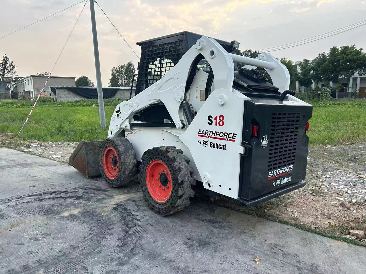 BOBCAT S17 S450 S550 - Skid steer loader: picture 1 BOBCAT S17 S450 S550 - Skid steer loader: picture 1