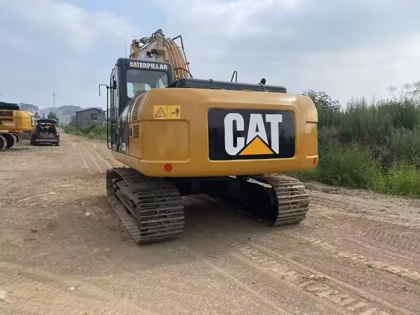 Crawler excavator CAT 320D2L: picture 7