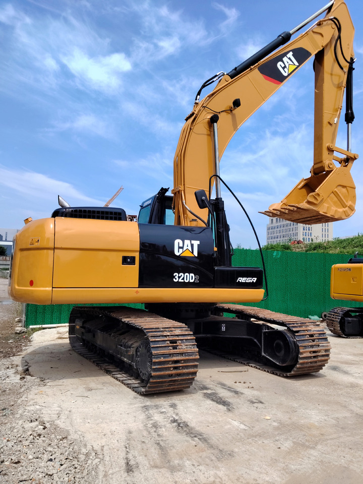 CAT 320D2L WITH CAT C7.1 ENGINE - Crawler excavator: picture 2 CAT 320D2L WITH CAT C7.1 ENGINE - Crawler excavator: picture 2