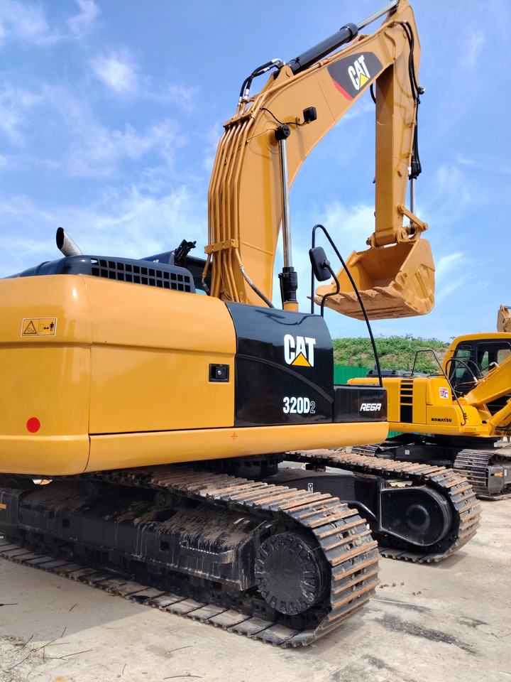 CAT 320D2L WITH CAT C7.1 ENGINE - Crawler excavator: picture 4 CAT 320D2L WITH CAT C7.1 ENGINE - Crawler excavator: picture 4