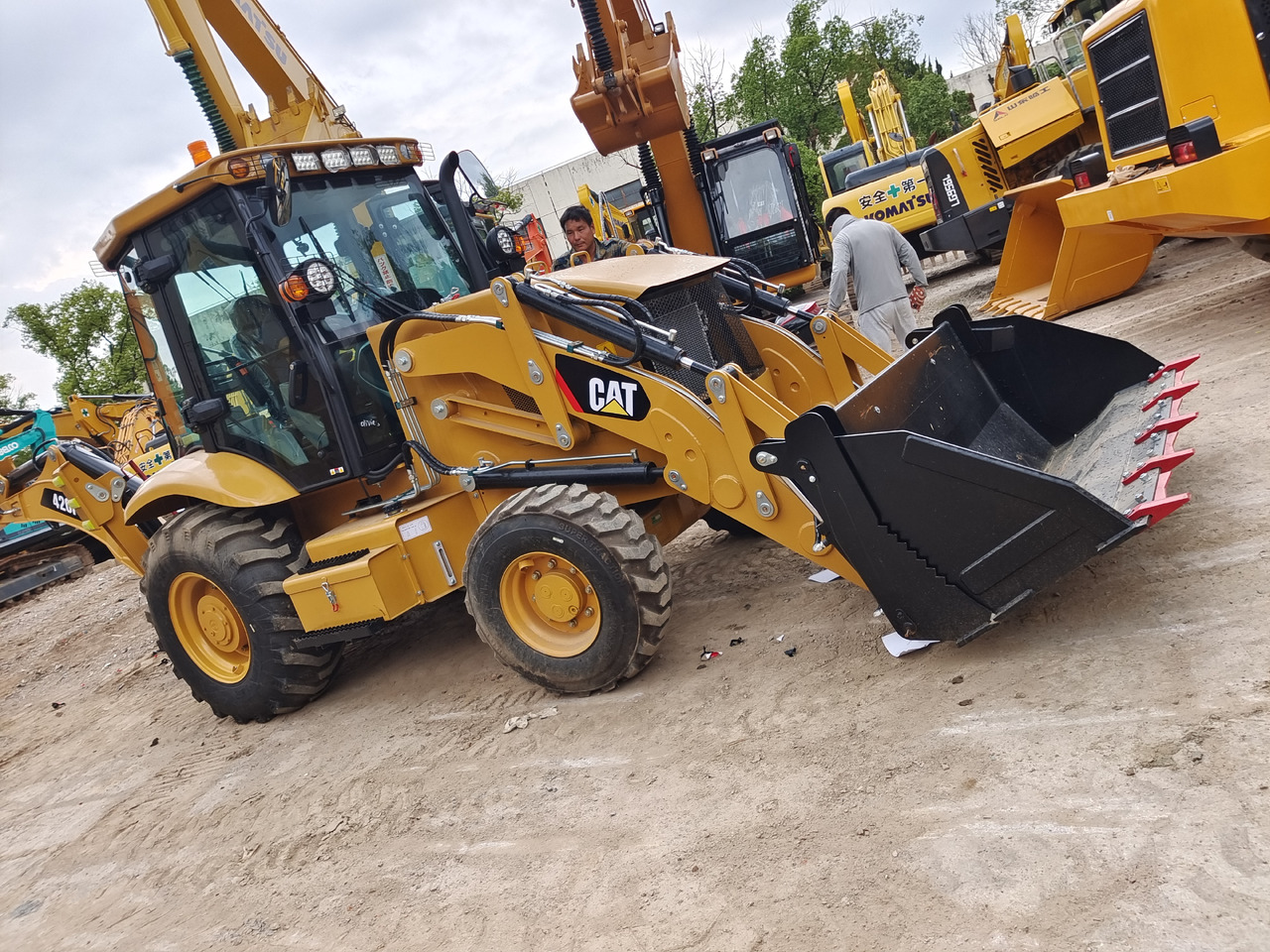 CAT 420F 2 100% NEW - Backhoe loader: picture 4 CAT 420F 2 100% NEW - Backhoe loader: picture 4