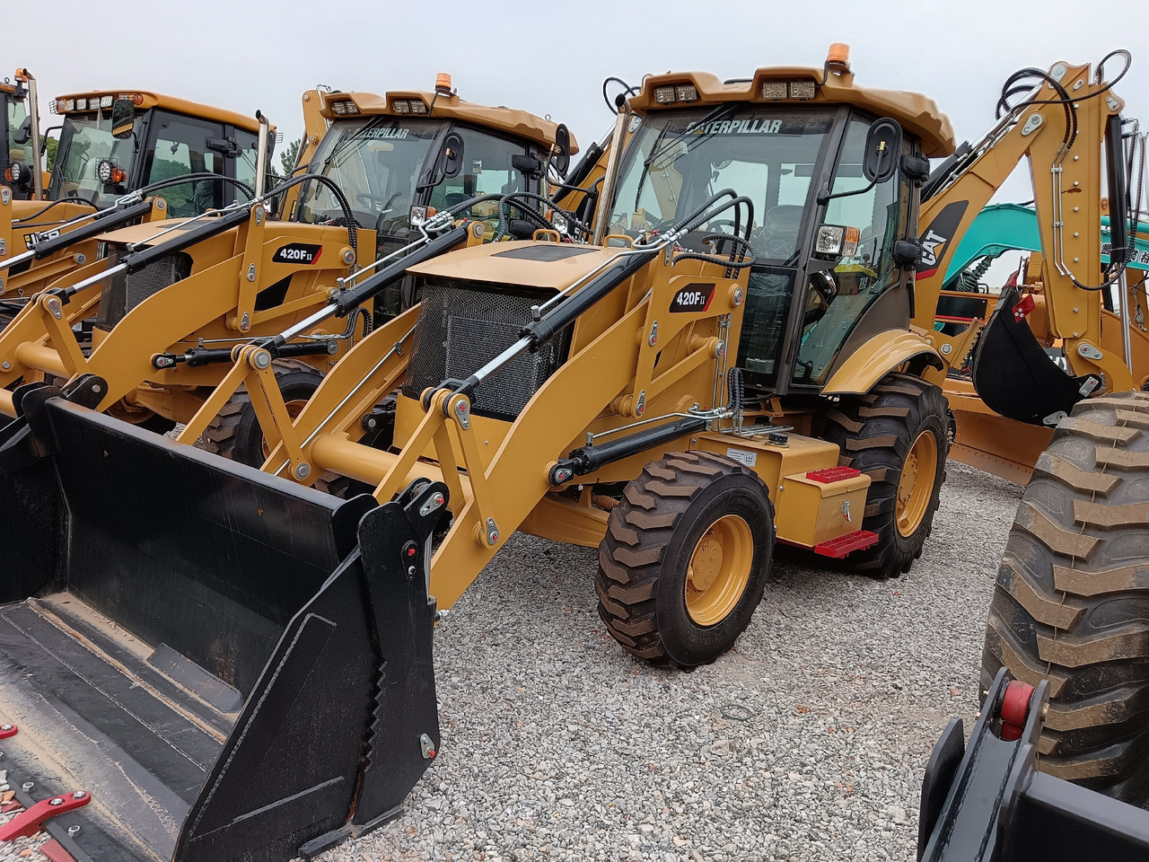 CAT 420F2 100% NEW - Backhoe loader: picture 1 CAT 420F2 100% NEW - Backhoe loader: picture 1