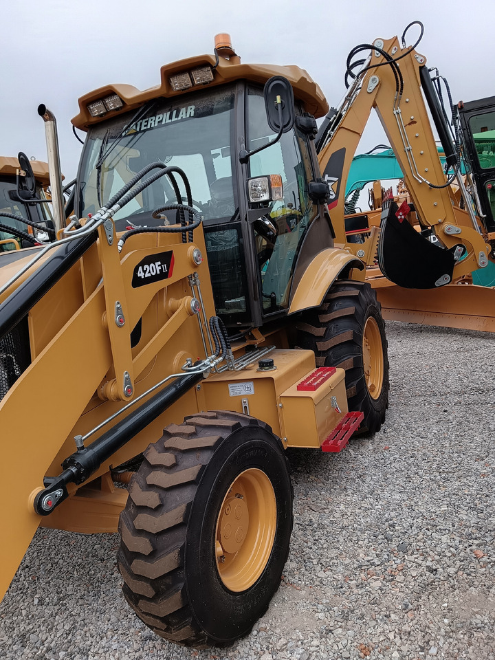 CAT 420F2 100% NEW - Backhoe loader: picture 3 CAT 420F2 100% NEW - Backhoe loader: picture 3