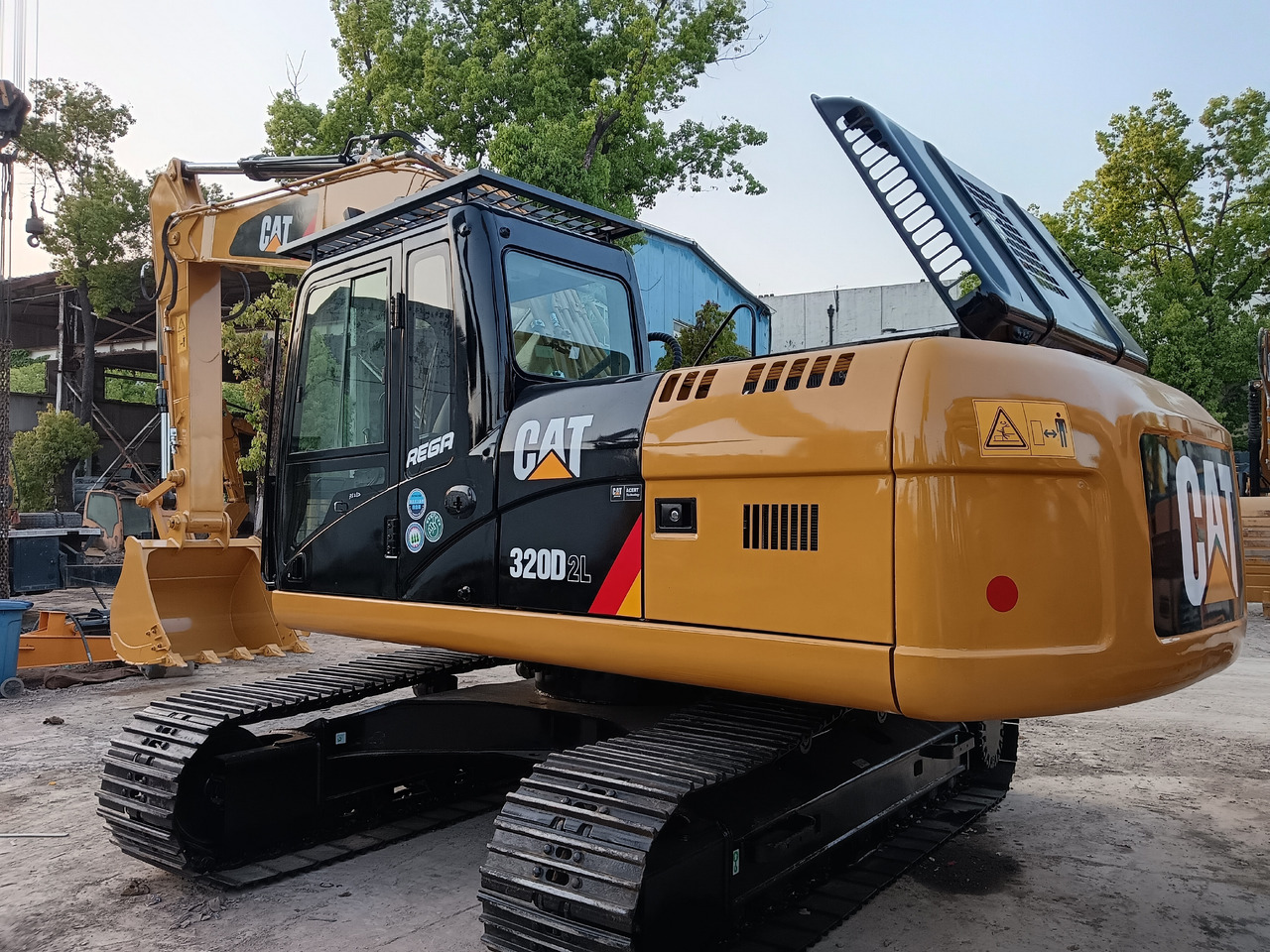 CATERPILLAR 320D CAT 320D2 L - Crawler excavator: picture 1 CATERPILLAR 320D CAT 320D2 L - Crawler excavator: picture 1