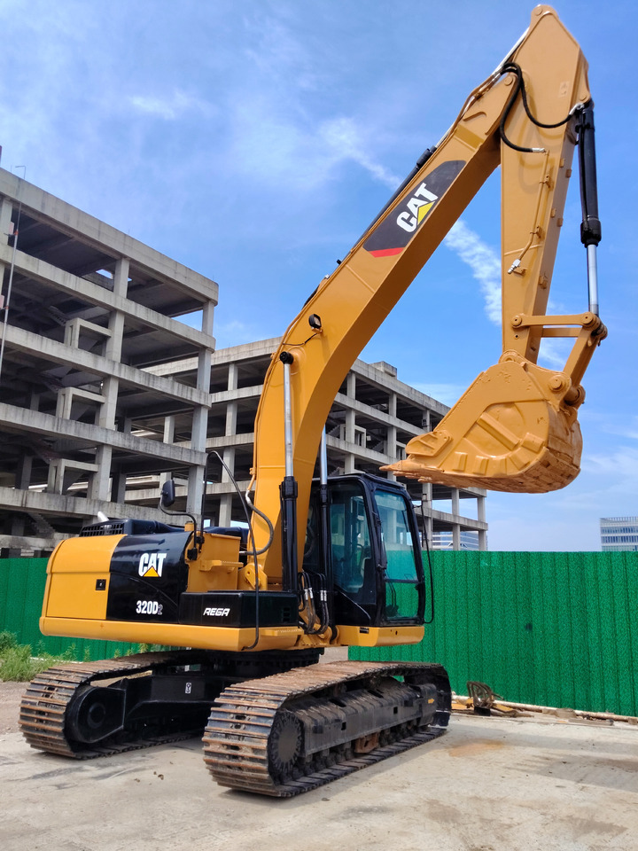 CATERPILLAR 320D2L with C7.1 ENGINE CAT 320D2 L 320 D 2 L C 7.1 ENGINE - Crawler excavator: picture 3 CATERPILLAR 320D2L with C7.1 ENGINE CAT 320D2 L 320 D 2 L C 7.1 ENGINE - Crawler excavator: picture 3