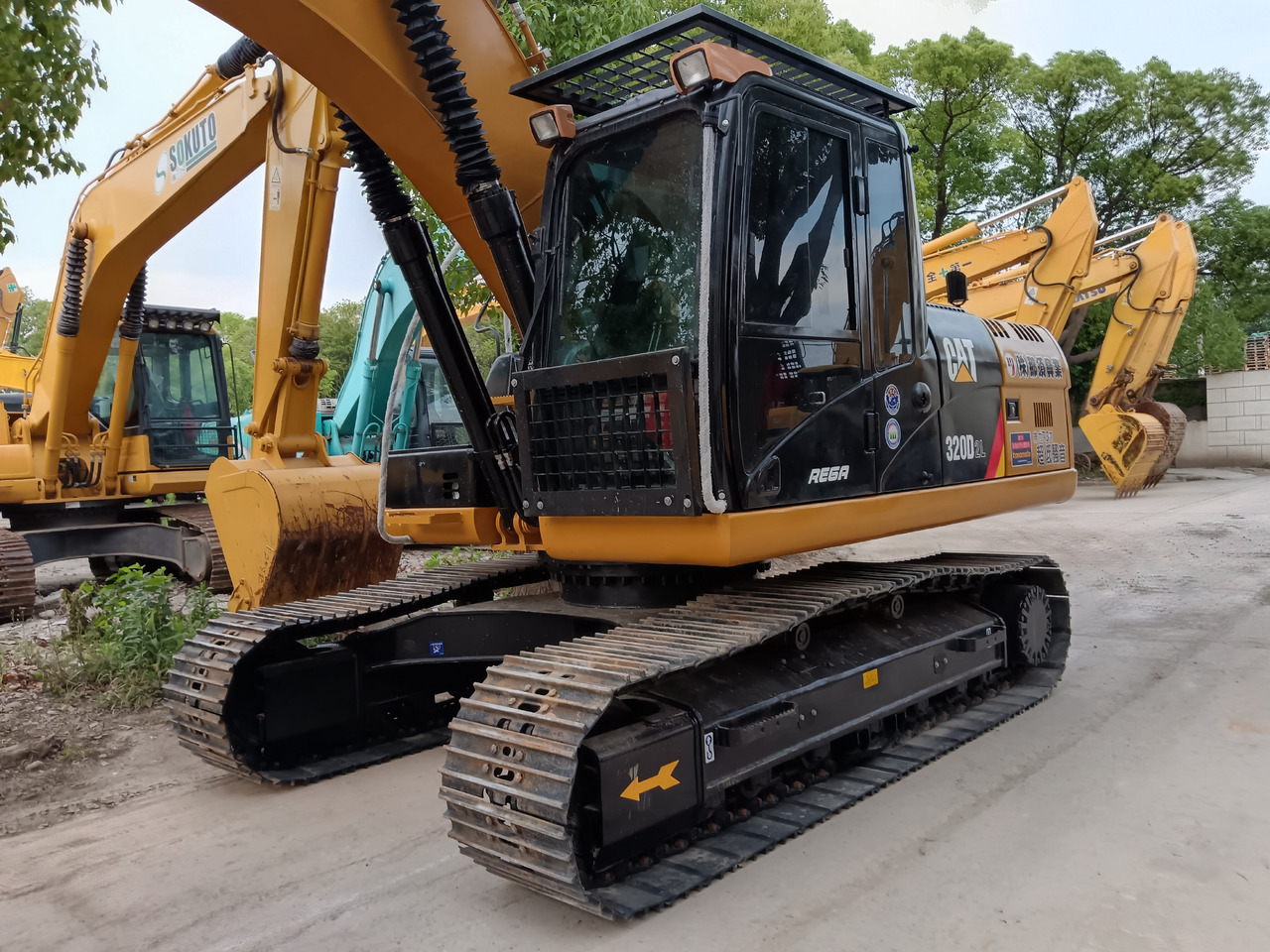 Crawler excavator CATERPILLAR 320d2 l CAT 320D 2 L: picture 7