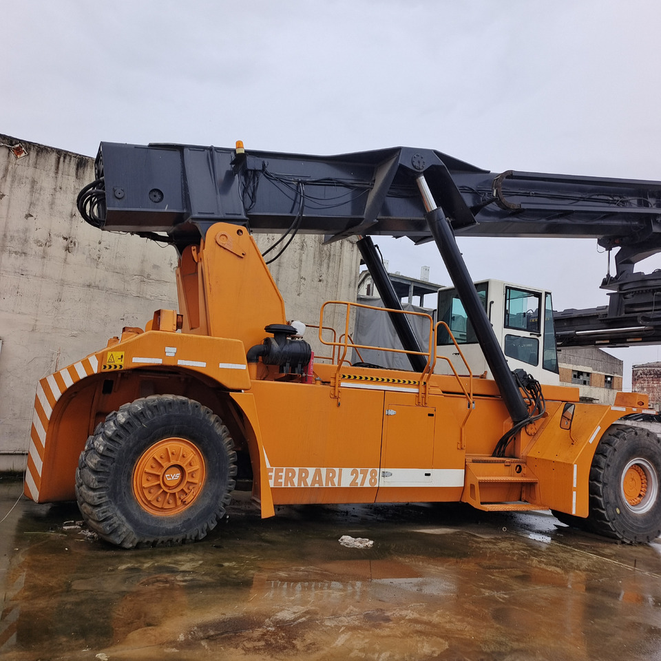 CVS FERRARRI F278 - Reach stacker: picture 4 CVS FERRARRI F278 - Reach stacker: picture 4