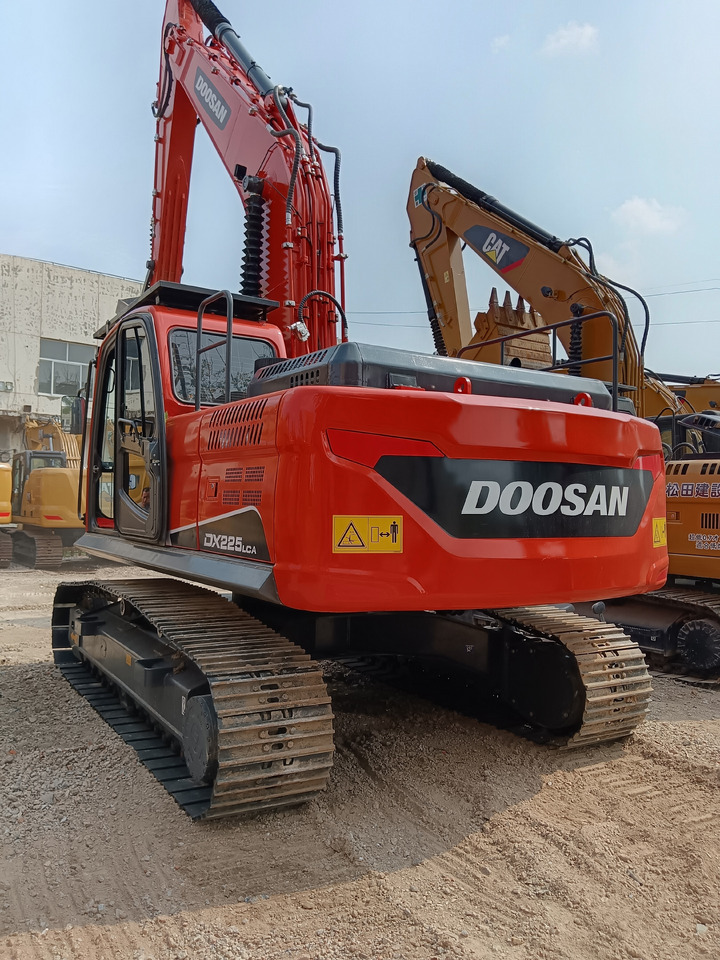DOOSAN DX225 LCA DX 225 LC - 9C - Crawler excavator: picture 1 DOOSAN DX225 LCA DX 225 LC - 9C - Crawler excavator: picture 1