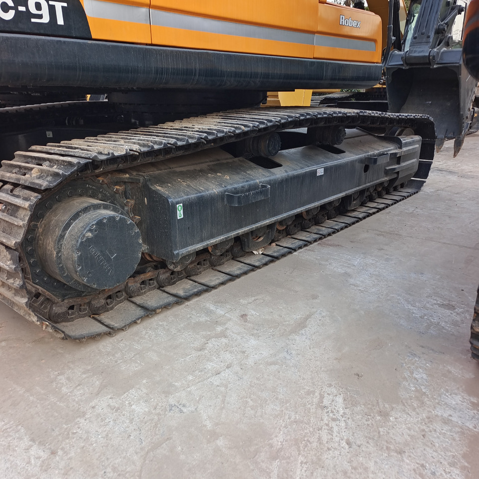 HYUNDAI 305LC-9T 305LC-9S 330LC-9S - Crawler excavator: picture 3 HYUNDAI 305LC-9T 305LC-9S 330LC-9S - Crawler excavator: picture 3