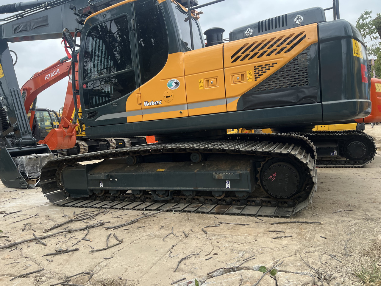 HYUNDAI HX220HD BROADEN TRACK SHOES - Crawler excavator: picture 2 HYUNDAI HX220HD BROADEN TRACK SHOES - Crawler excavator: picture 2