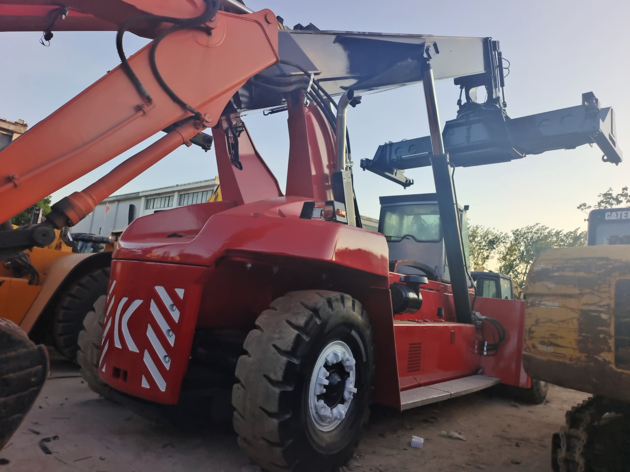 KALMAR DRF 450 45 TON REACH STACKER - Reach stacker: picture 3 KALMAR DRF 450 45 TON REACH STACKER - Reach stacker: picture 3