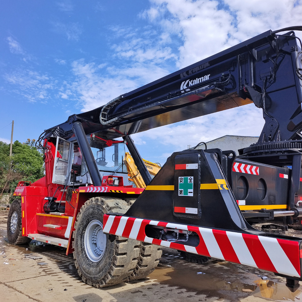 KALMAR DRF 450 - Reach stacker: picture 5 KALMAR DRF 450 - Reach stacker: picture 5