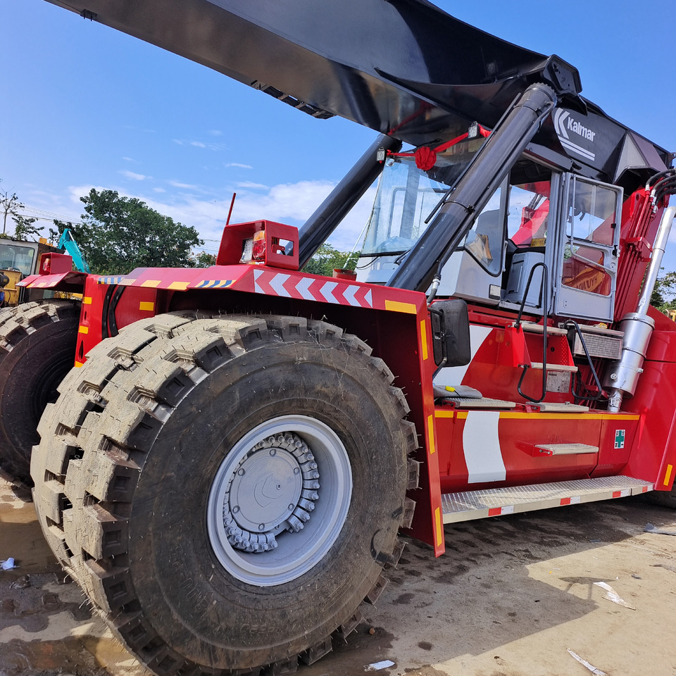KALMAR DRF 450 - Reach stacker: picture 4 KALMAR DRF 450 - Reach stacker: picture 4