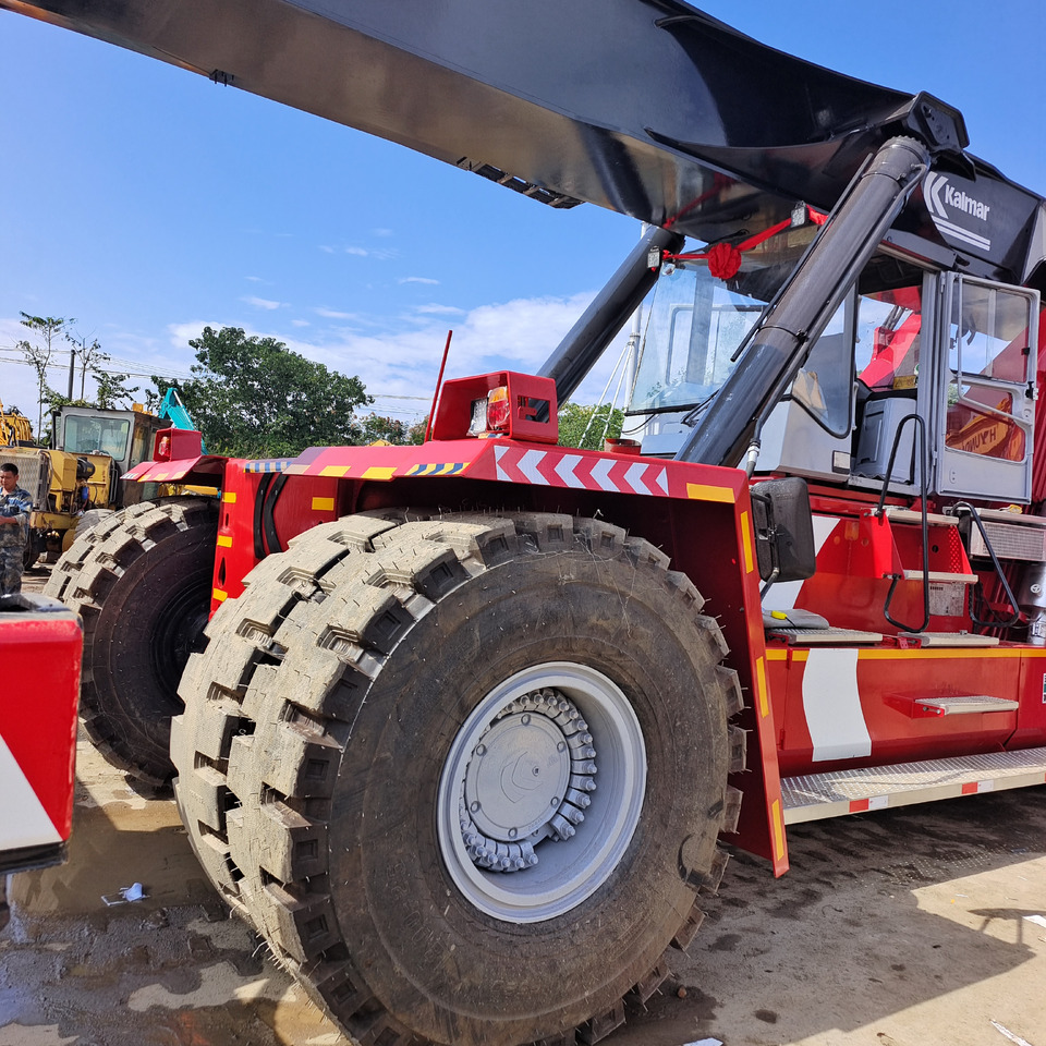 KALMAR DRF450 - Reach stacker: picture 4 KALMAR DRF450 - Reach stacker: picture 4