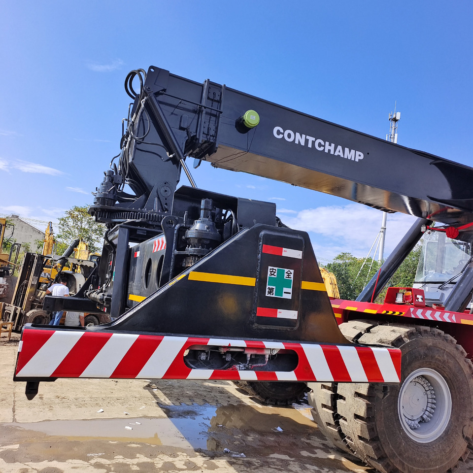 KALMAR DRF450 - Reach stacker: picture 3 KALMAR DRF450 - Reach stacker: picture 3